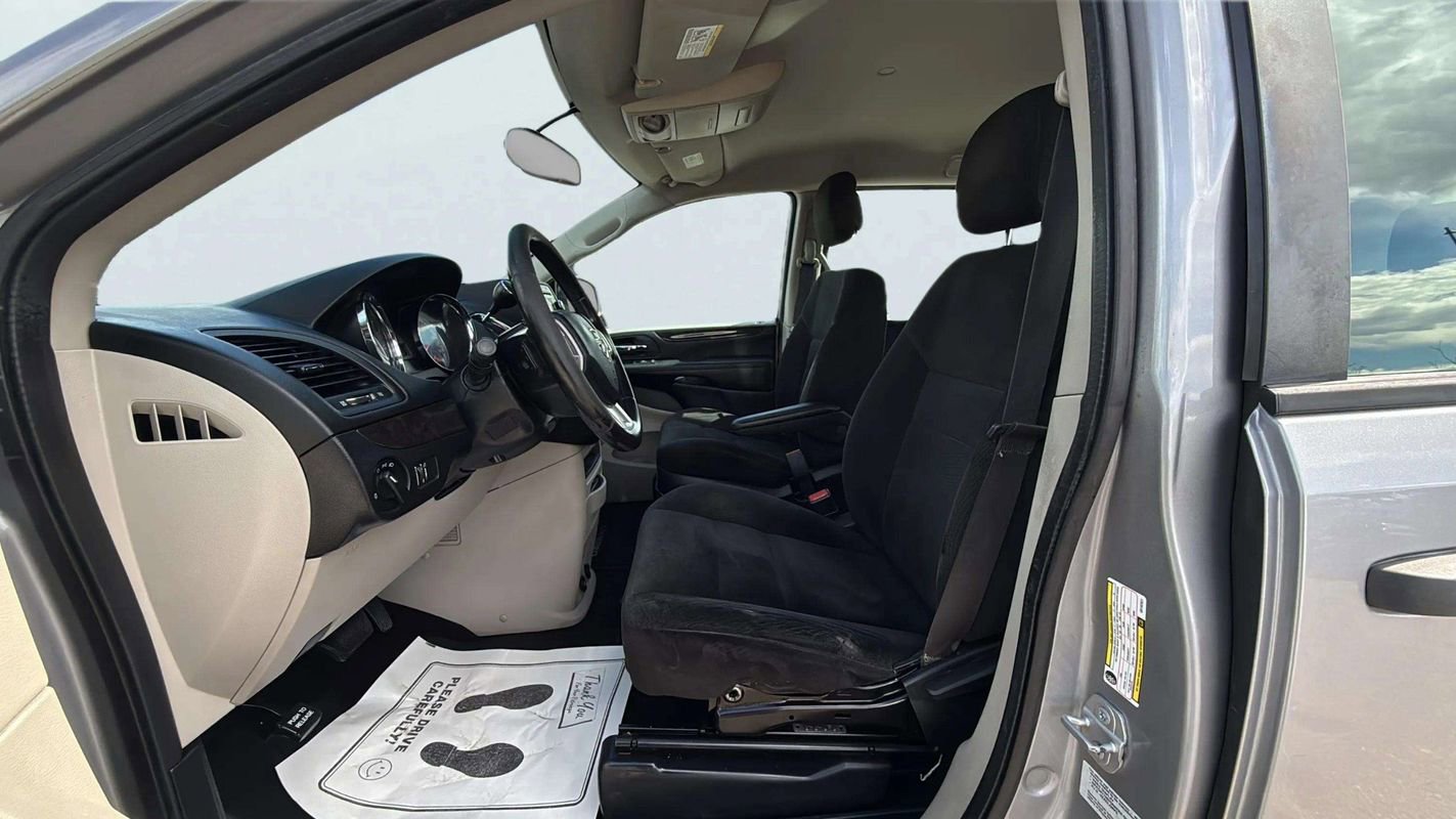 Used 2016 Dodge Grand Caravan American Value Package w/ UConnect Hands-Free Group image 12