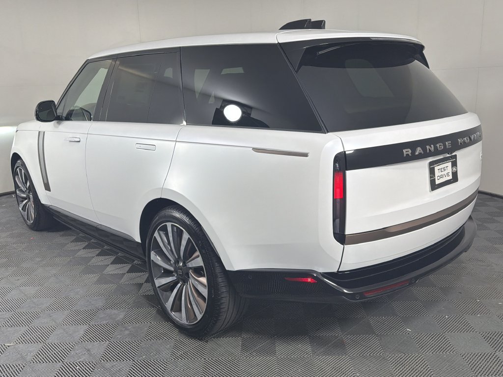 New 2027 Land Rover Range Rover SV AWD/4WD image 3