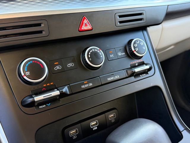 Used 2024 Kia Carnival LX image 14
