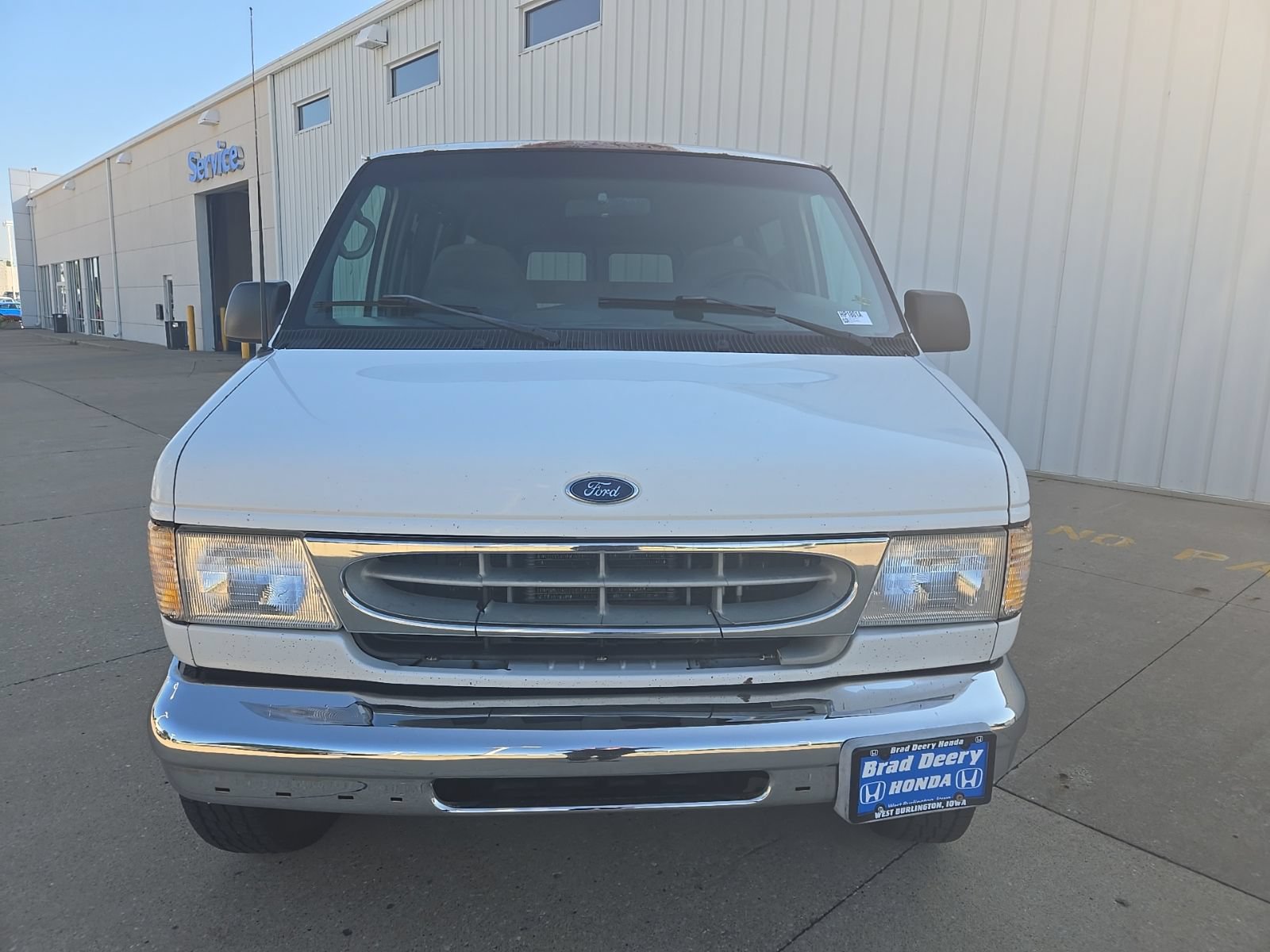 Used 2002 Ford E-350 and Econoline 350 XLT RWD image 3