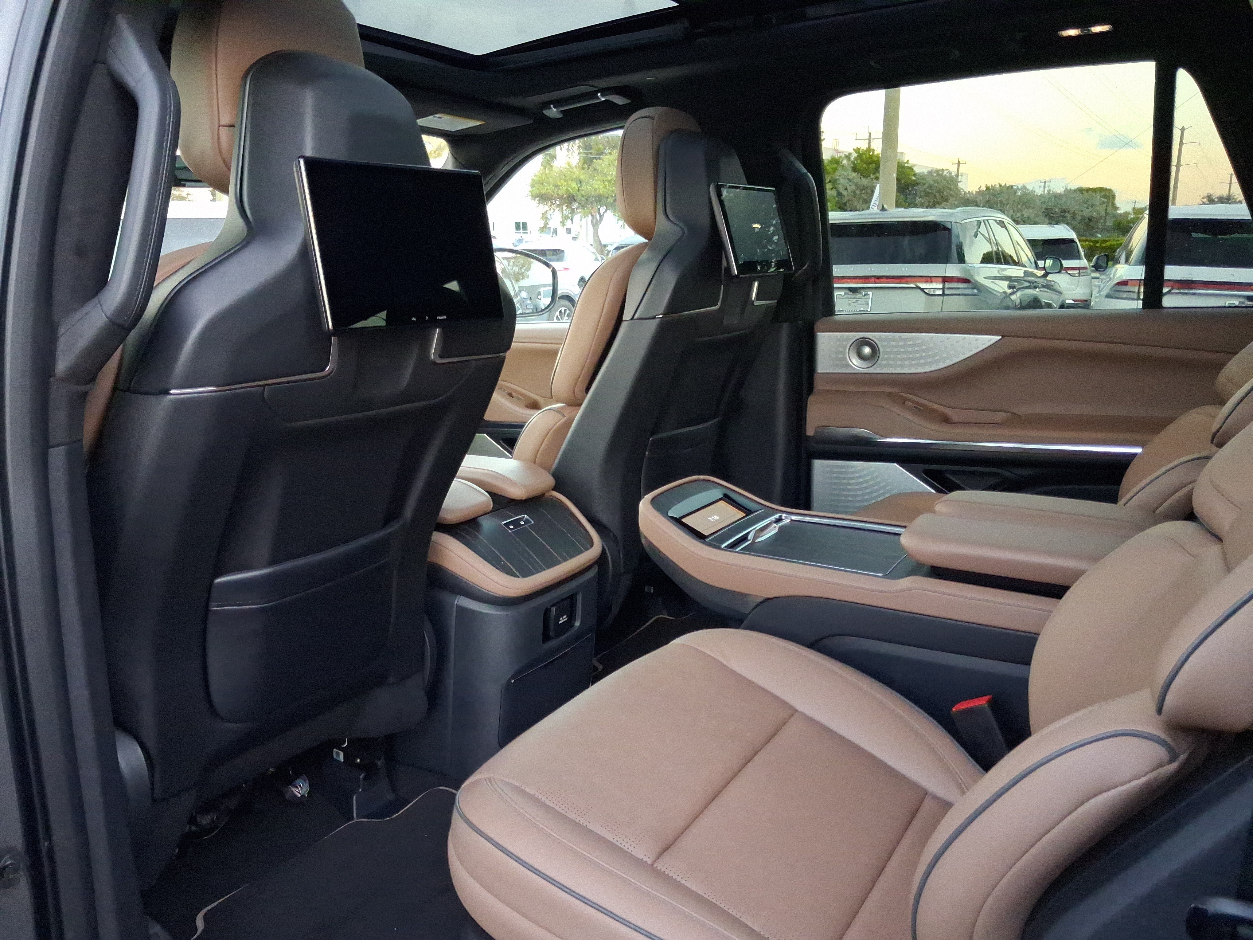 Used 2025 Lincoln Navigator L Black Label AWD/4WD image 5