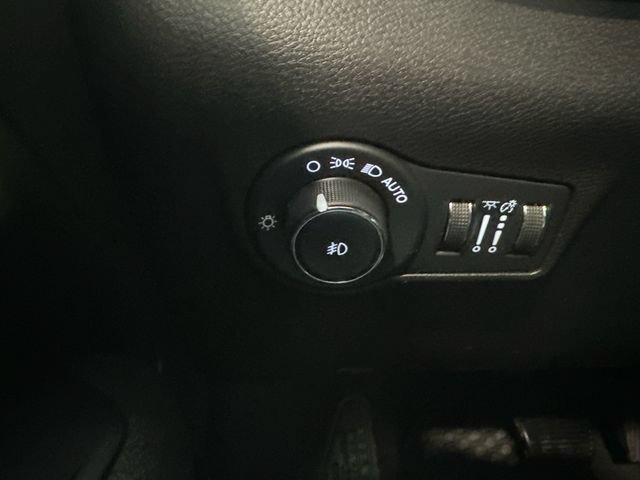 Used 2023 Jeep Compass Latitude w/ Sun and Sound Group AWD/4WD image 24