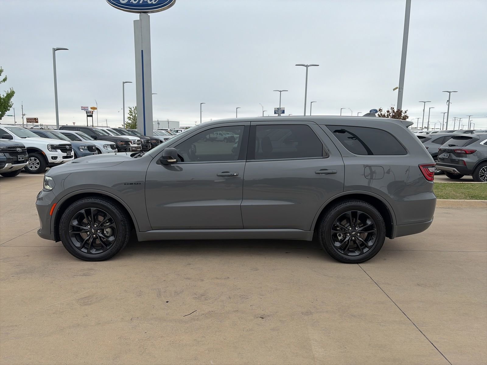 Used 2022 Dodge Durango R/T w/ Blacktop Package image 2