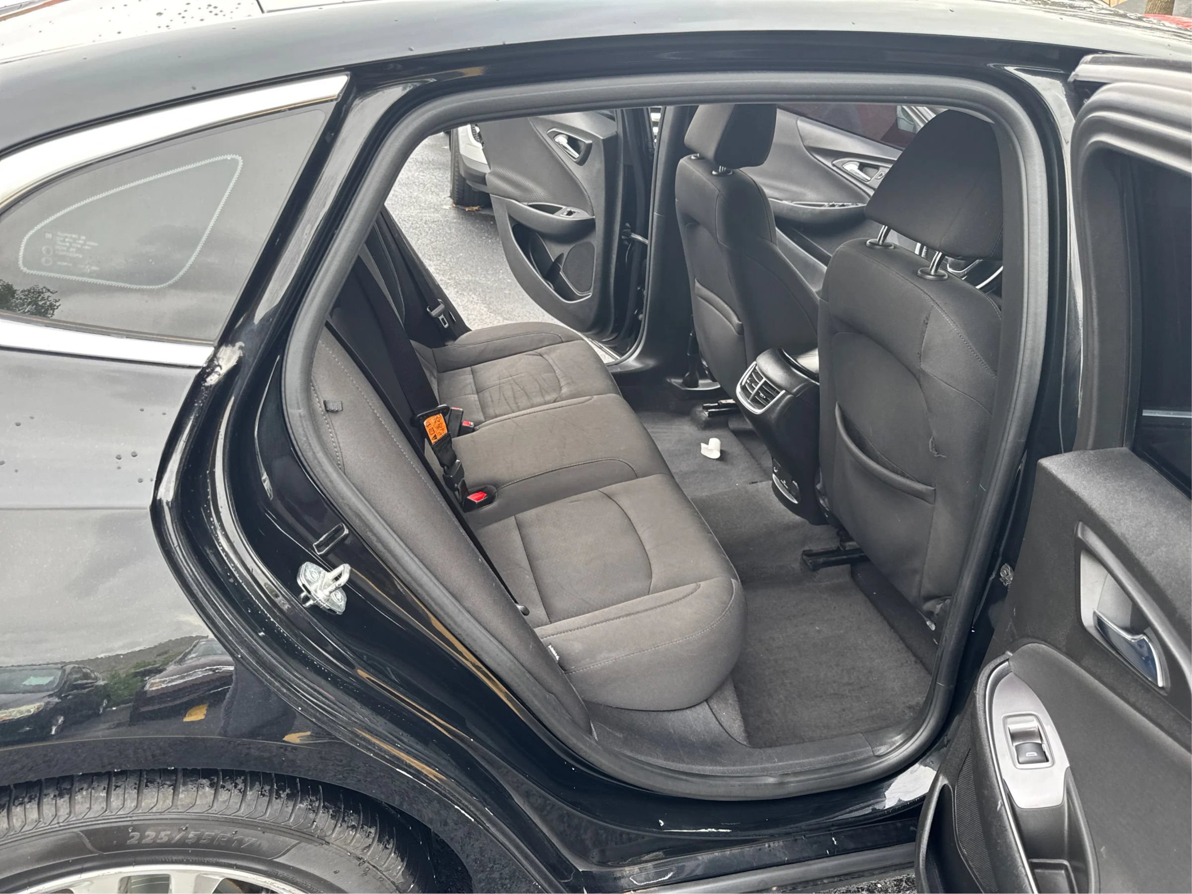 Used 2018 Chevrolet Malibu LT FWD image 25