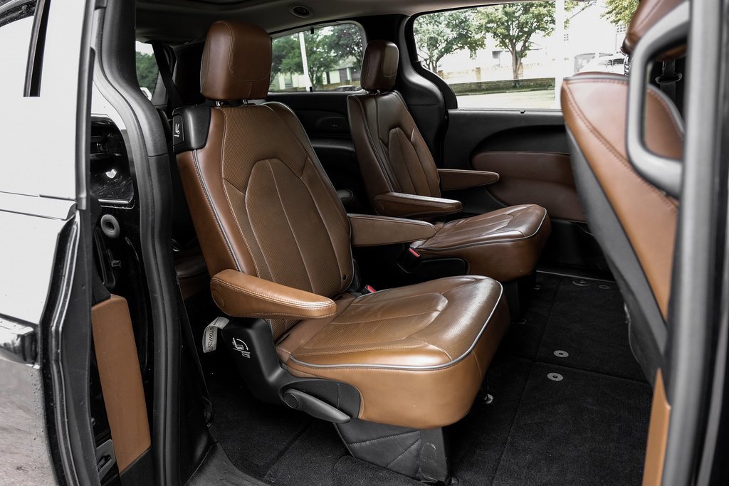 Used 2018 Chrysler Pacifica Limited image 51