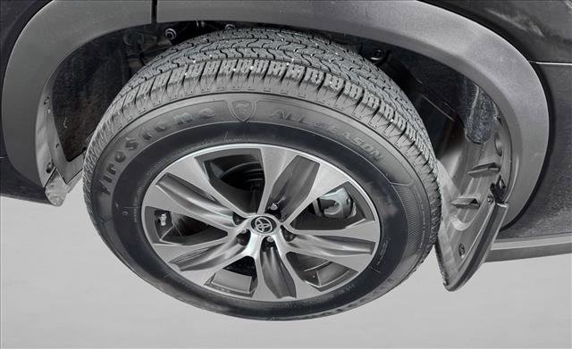 Used 2024 Toyota Highlander XLE image 9