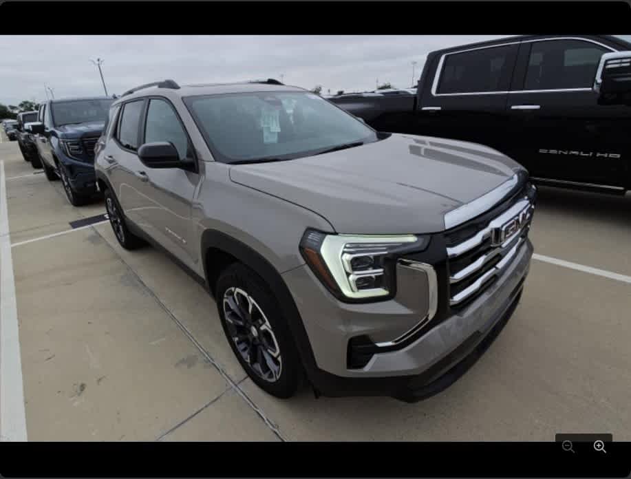 Used 2025 GMC Terrain Elevation w/ Elevation Premium Package AWD/4WD image 6