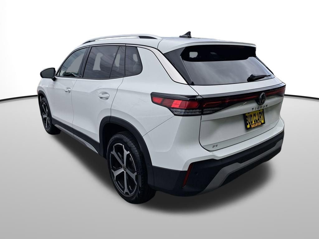 Used 2025 Volkswagen Tiguan SE image 3