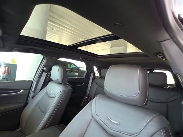Used 2025 Cadillac XT5 Premium Luxury FWD image 12