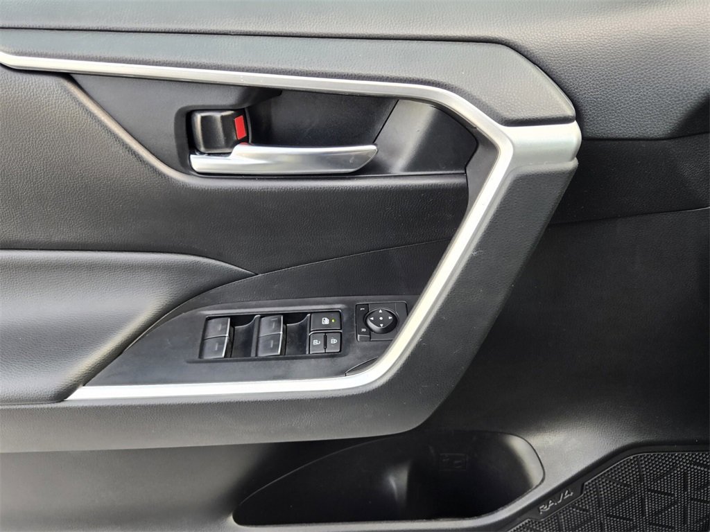 Used 2022 Toyota RAV4 XLE image 27