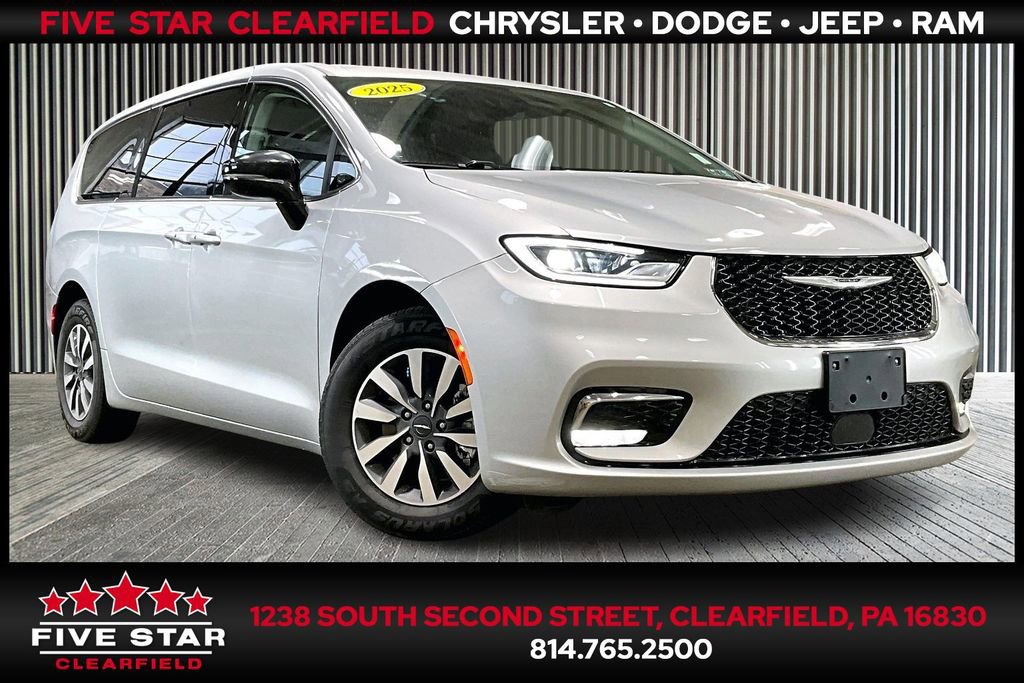 Used 2024 Chrysler Pacifica Select