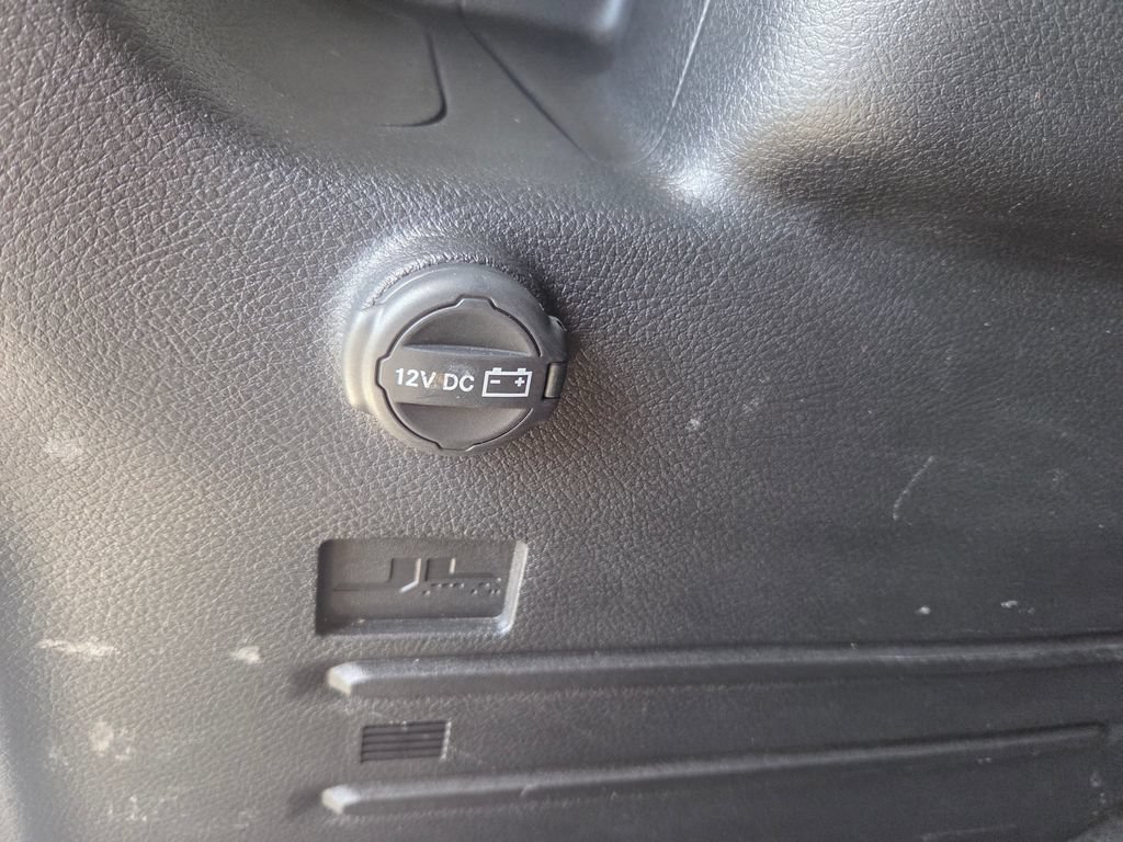Used 2024 Jeep Wrangler Unlimited Sahara w/ Technology Group AWD/4WD image 15