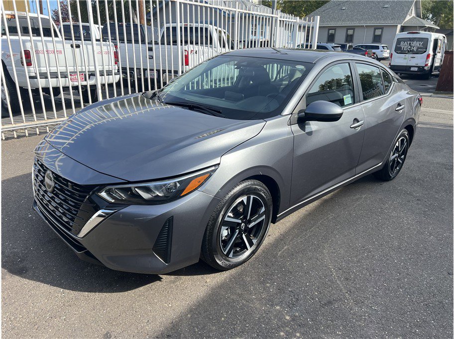 Used 2025 Nissan Sentra SV image 3