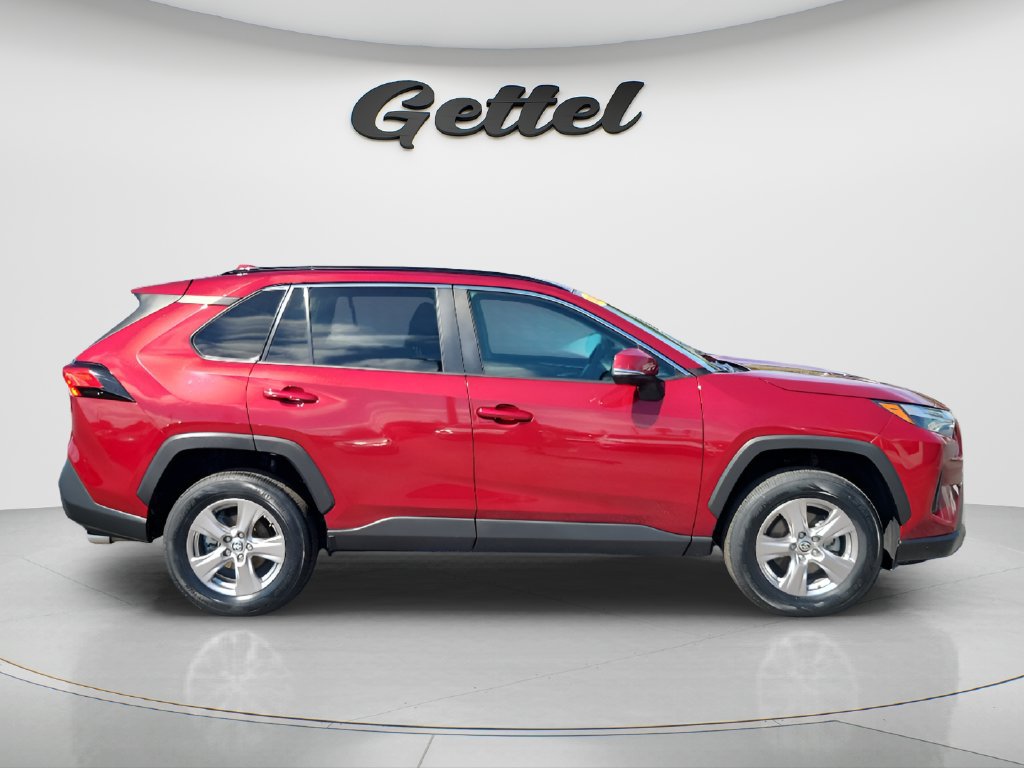 Used 2022 Toyota RAV4 XLE FWD image 4