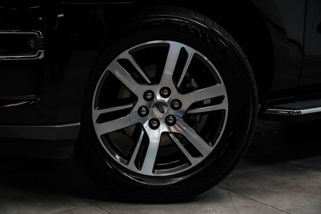 Used 2023 Ford Expedition Limited RWD image 5