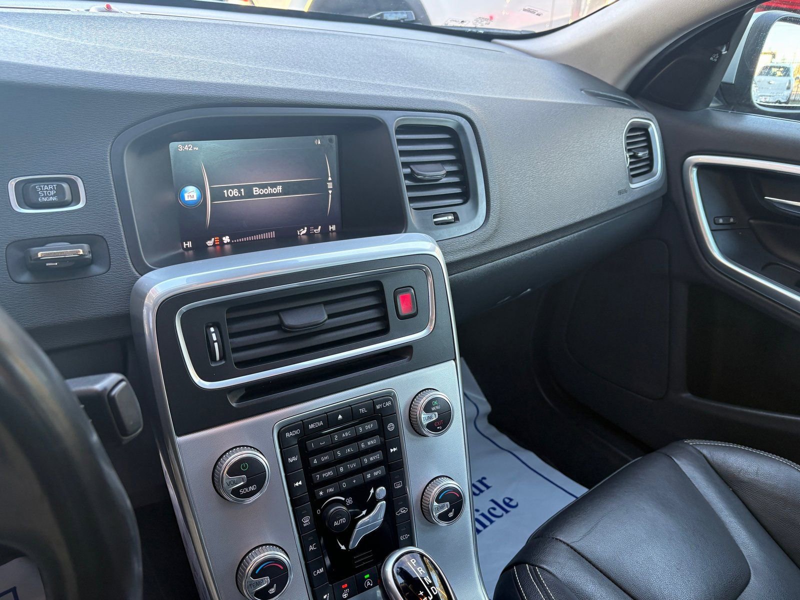 Used 2018 Volvo S60 T5 Dynamic image 28