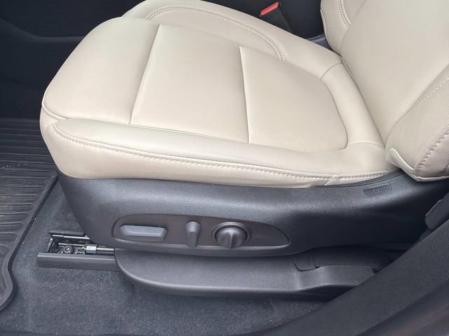 Used 2023 Chevrolet Traverse LT w/ LT Premium Package AWD/4WD image 22