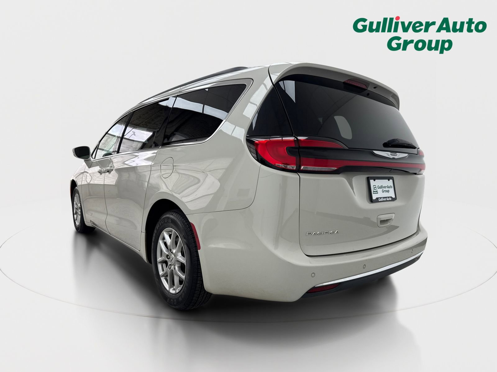 Used 2021 Chrysler Pacifica Touring FWD image 5