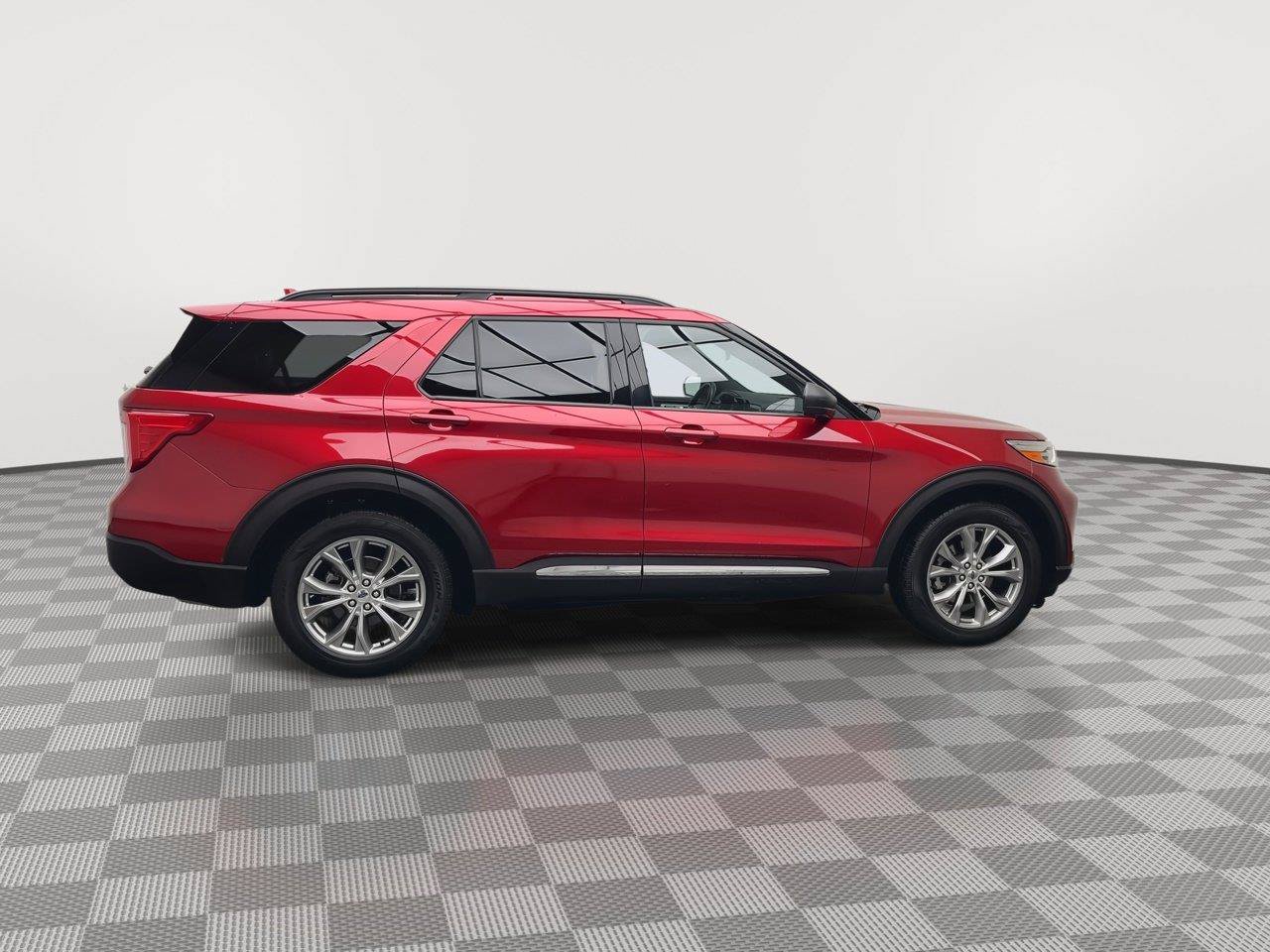 Certified 2020 Ford Explorer XLT w/ Equipment Group 202A AWD/4WD image 42