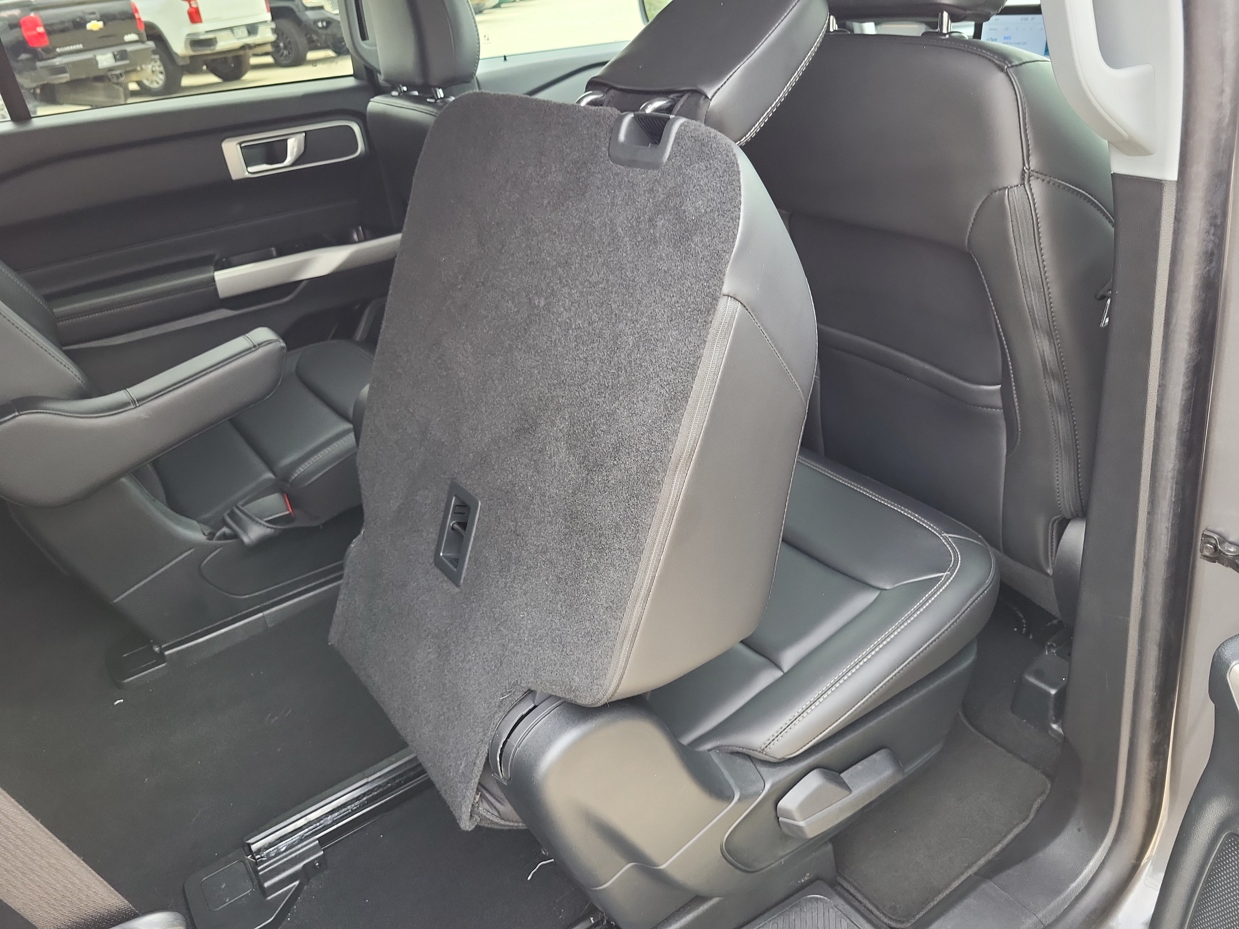 Used 2024 Ford Explorer XLT w/ Equipment Group 202A image 11