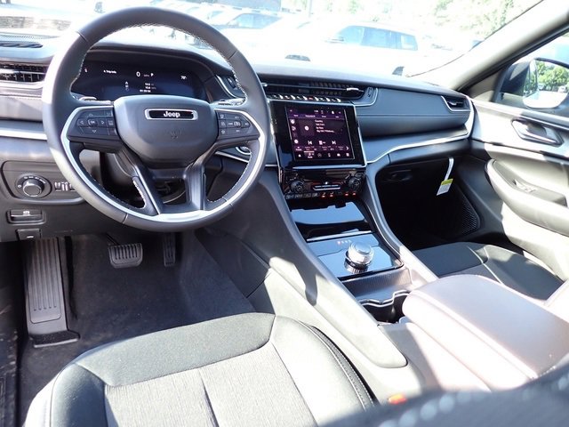 New 2025 Jeep Grand Cherokee L Laredo image 14