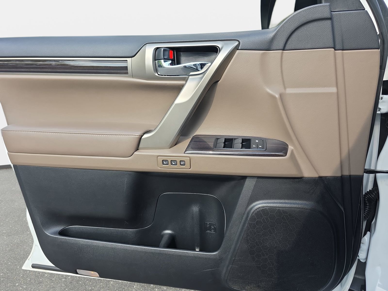 Used 2020 Lexus GX 460 Luxury w/ Accessory Package image 27