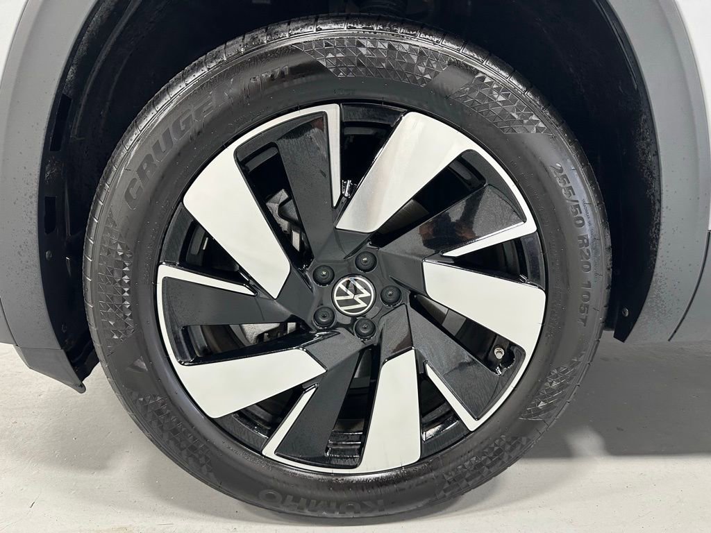 Used 2025 Volkswagen Atlas Cross Sport SE image 62