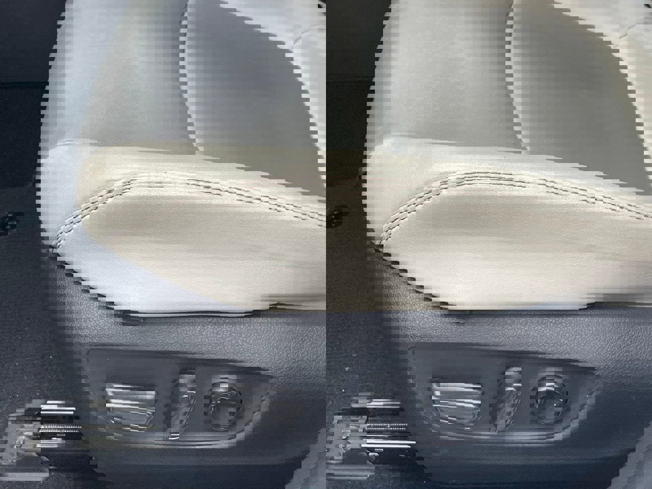 Used 2021 Toyota RAV4 XLE Premium FWD image 5