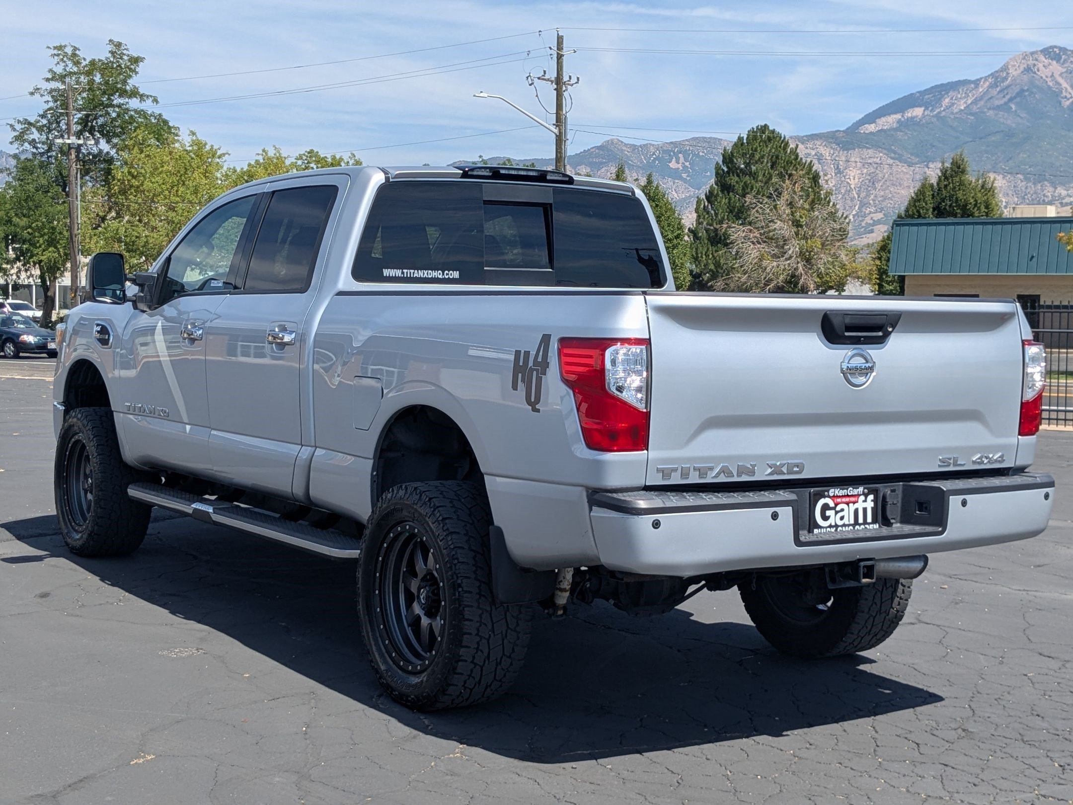 Used 2017 Nissan Titan SL AWD/4WD image 5