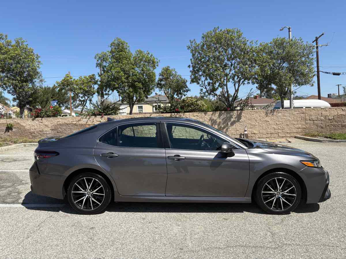 Used 2024 Toyota Camry SE image 39