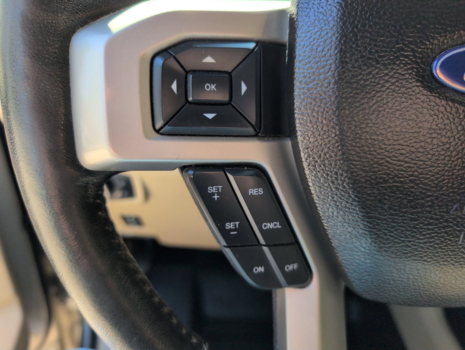 Used 2018 Ford F250 Lariat w/ Lariat Ultimate Package AWD/4WD image 11