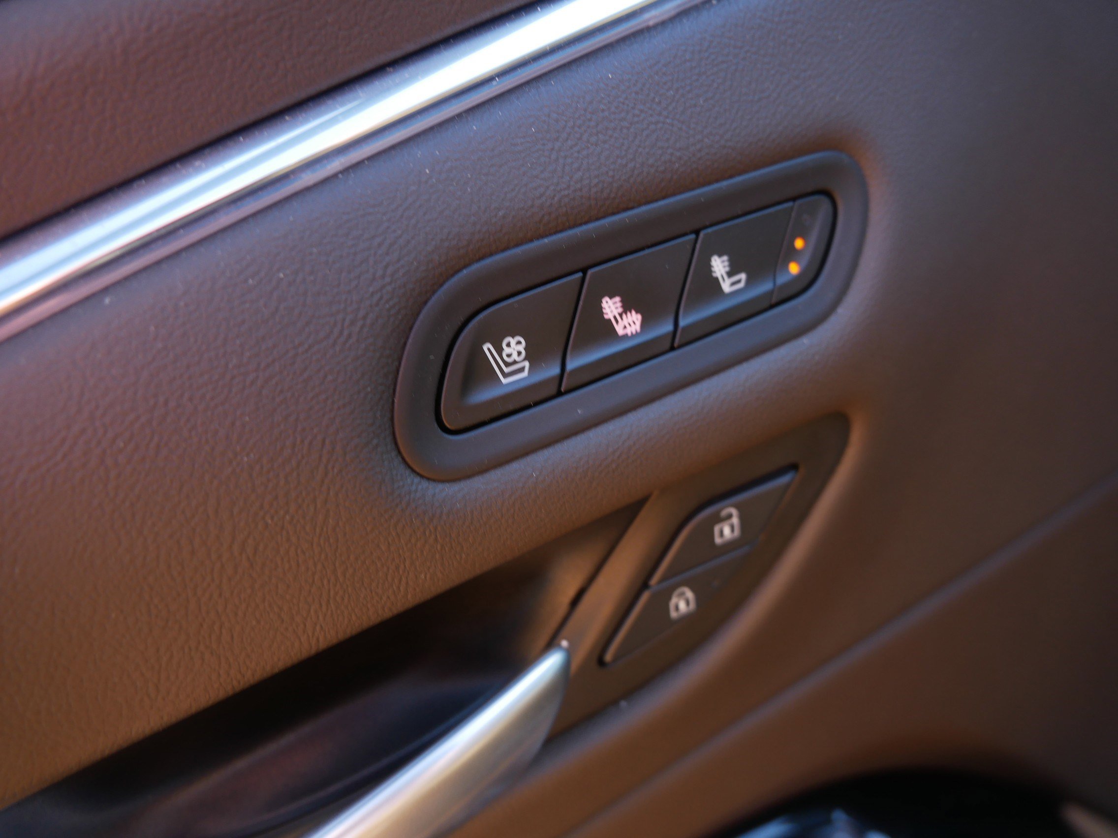 Used 2024 Cadillac Escalade ESV Sport w/ LPO, ONYX Package AWD/4WD image 23