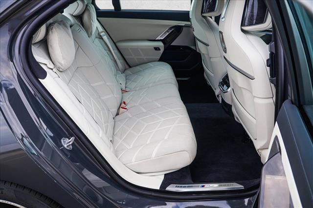 Used 2023 BMW i7 xDrive60 AWD/4WD image 25