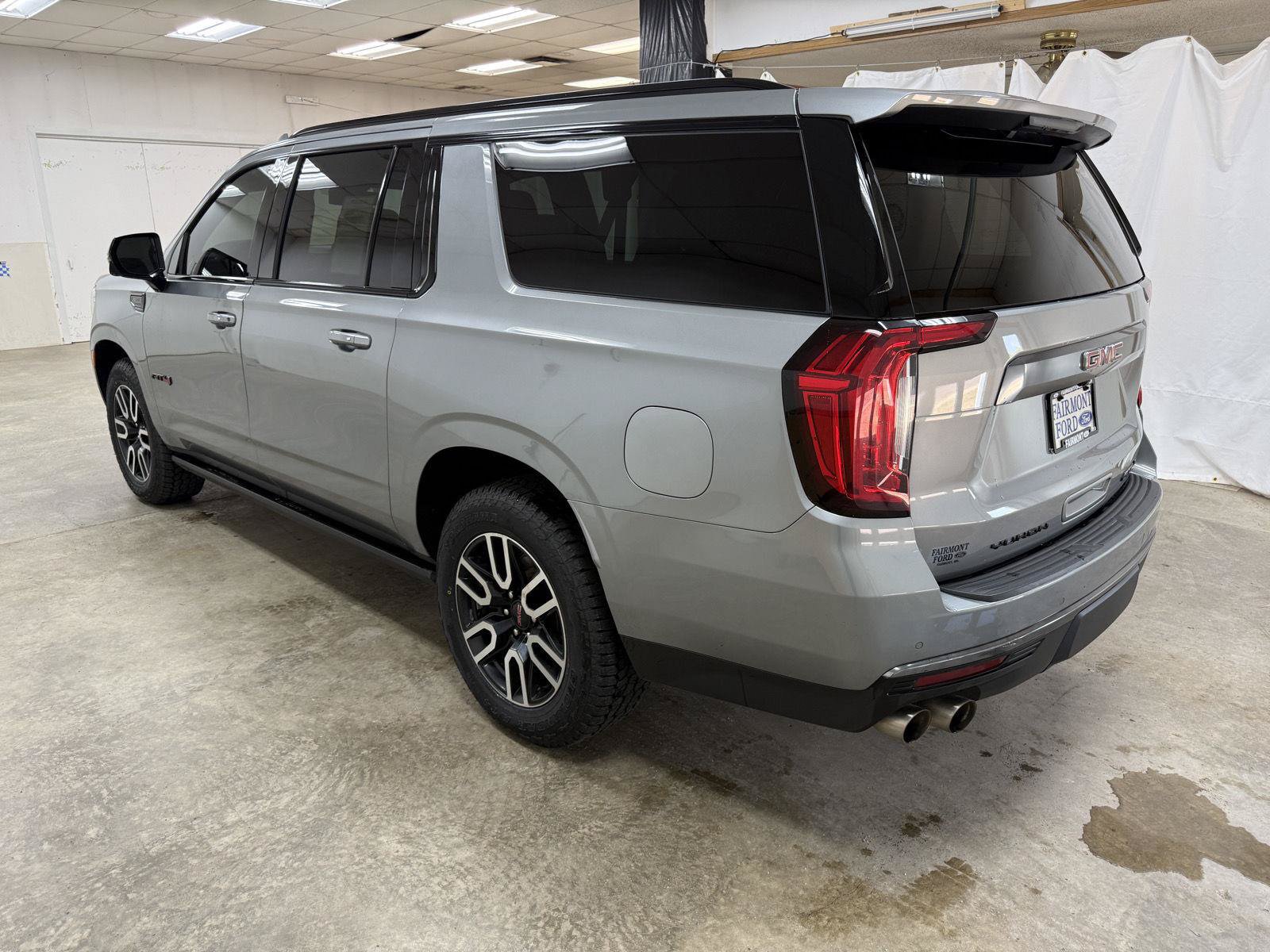 Used 2024 GMC Yukon XL AT4 w/ AT4 Premium Plus Package AWD/4WD image 5
