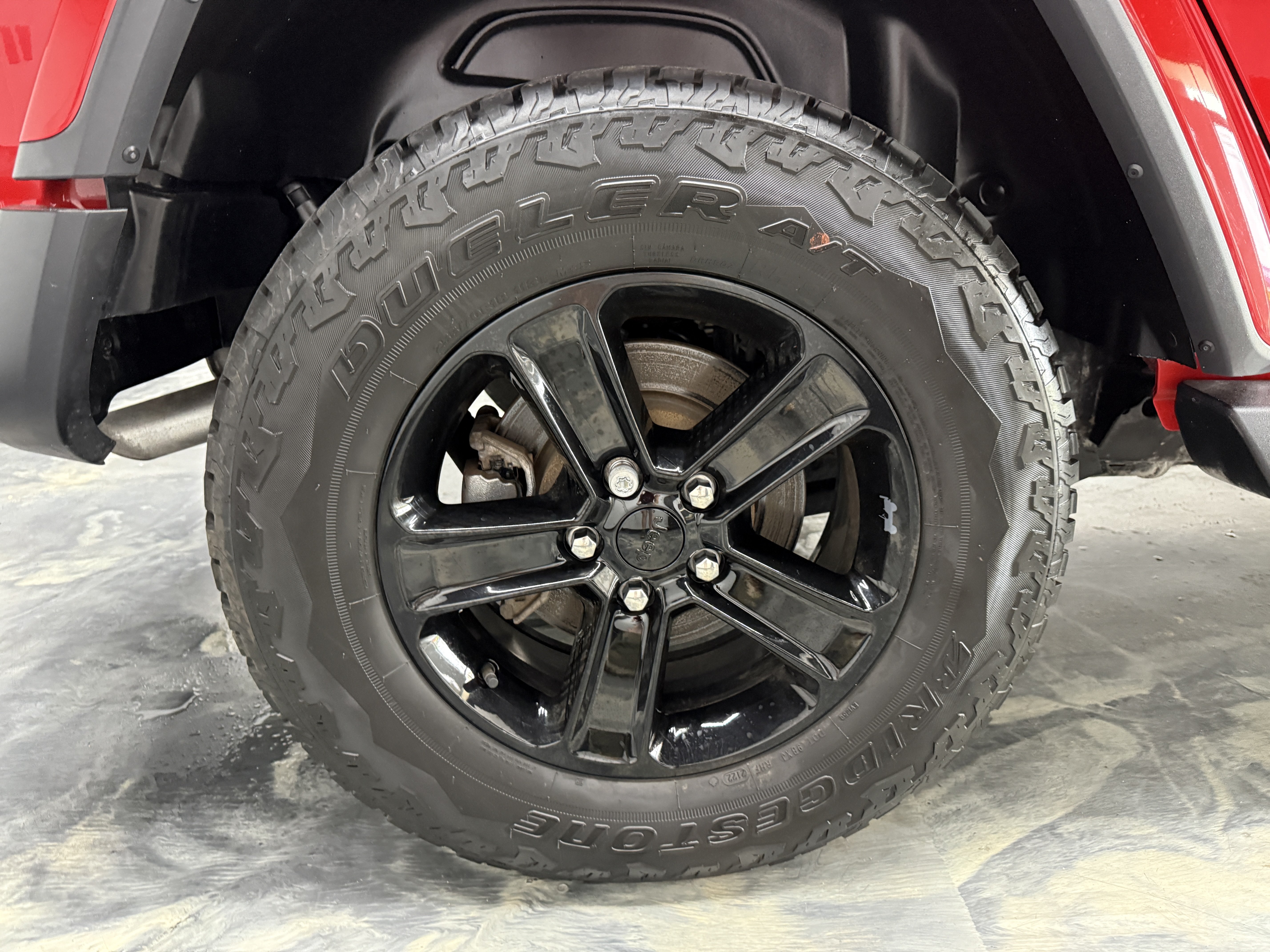 Used 2022 Jeep Wrangler Unlimited Sahara AWD/4WD image 26