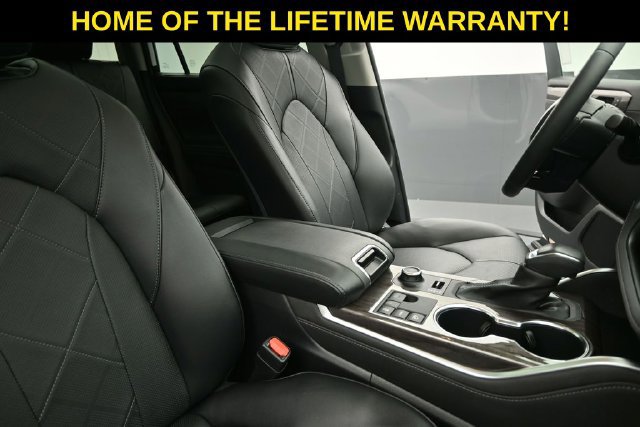 Used 2025 Toyota Highlander Platinum AWD/4WD image 42
