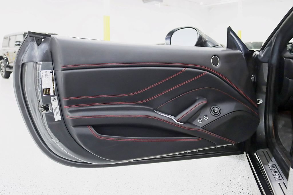 Used 2016 Ferrari California T RWD image 30
