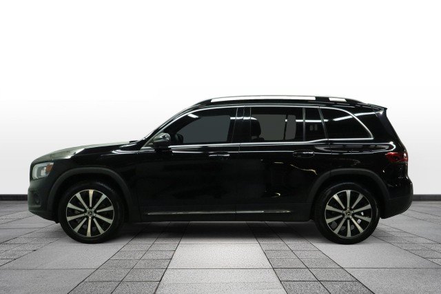 Used 2022 Mercedes-Benz GLB 250 w/ Premium Package image 4