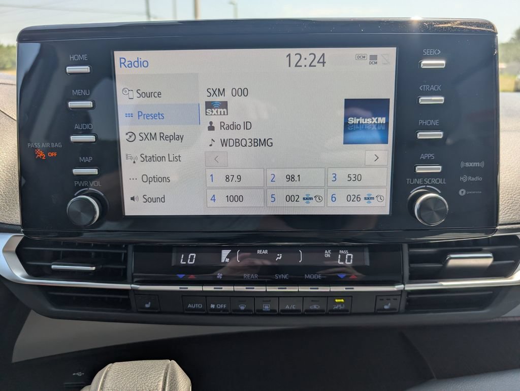 Used 2024 Toyota Sienna XLE FWD image 13