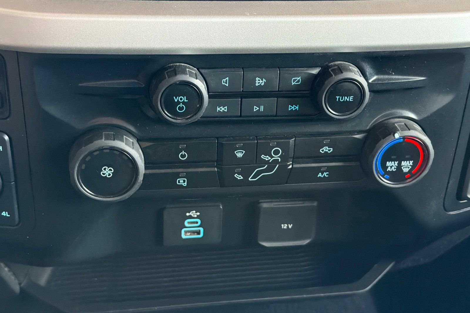 Used 2024 Ford F350 XLT image 19