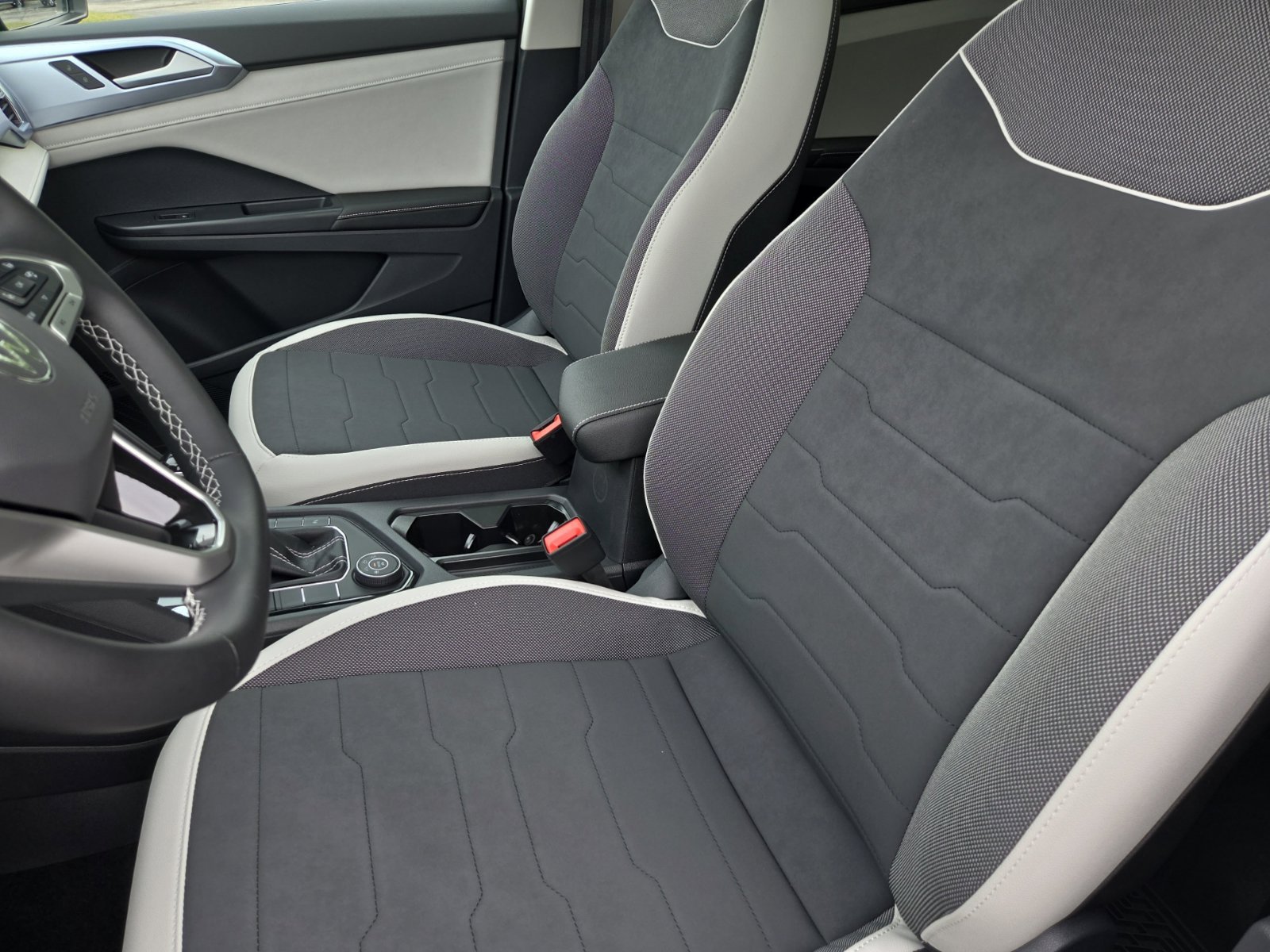 New 2027 Volkswagen Taos SE AWD/4WD image 19