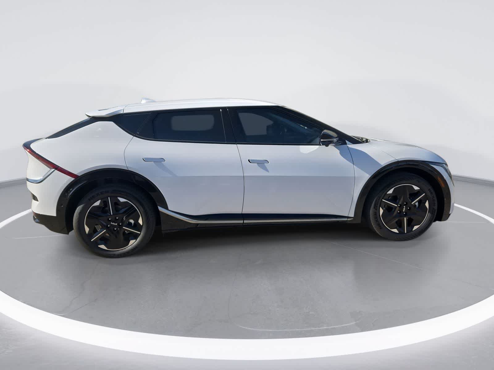 New 2026 Kia EV6 Wind RWD image 9