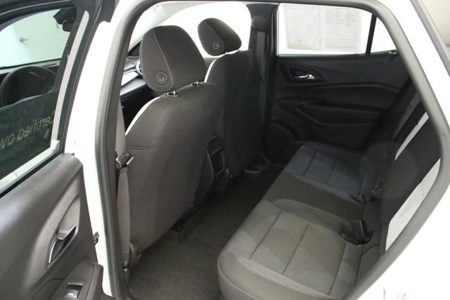 Certified 2025 Chevrolet Trax LS FWD image 25