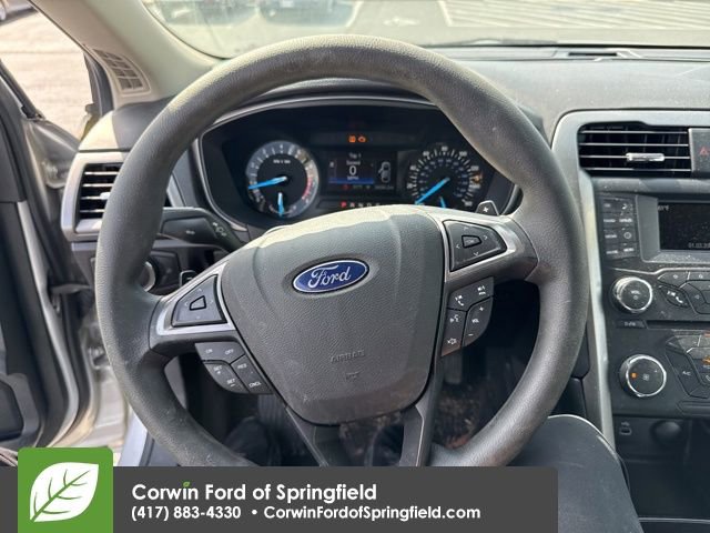 Used 2017 Ford Fusion SE image 15