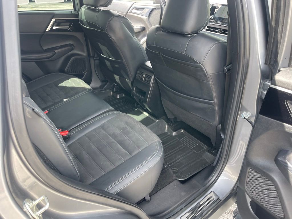 Used 2022 Mitsubishi Outlander SE image 17