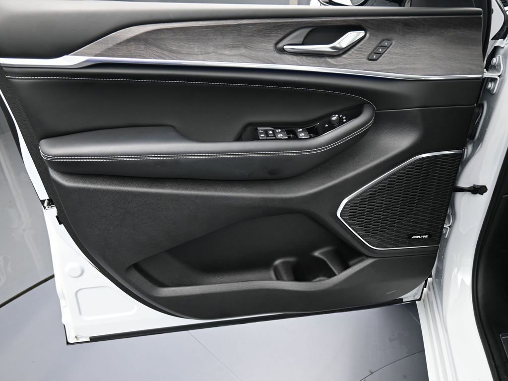 Used 2024 Jeep Grand Cherokee L Overland image 13