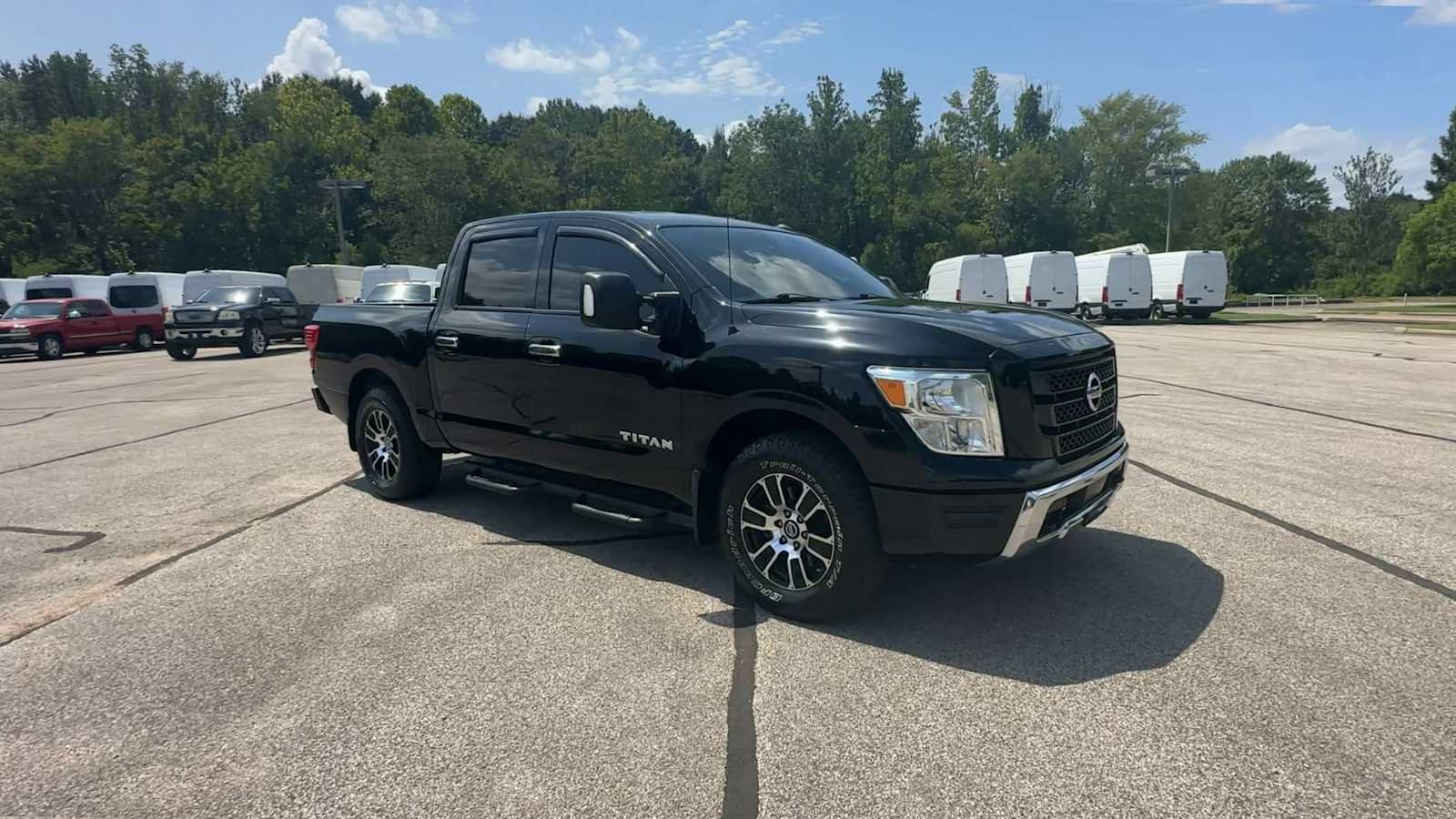 Used 2021 Nissan Titan SV w/ SV Convenience Package RWD image 2
