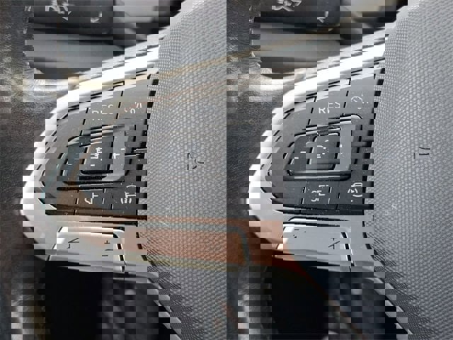 Used 2020 Volkswagen Atlas Cross Sport SE w/ Panoramic Sunroof Package image 11