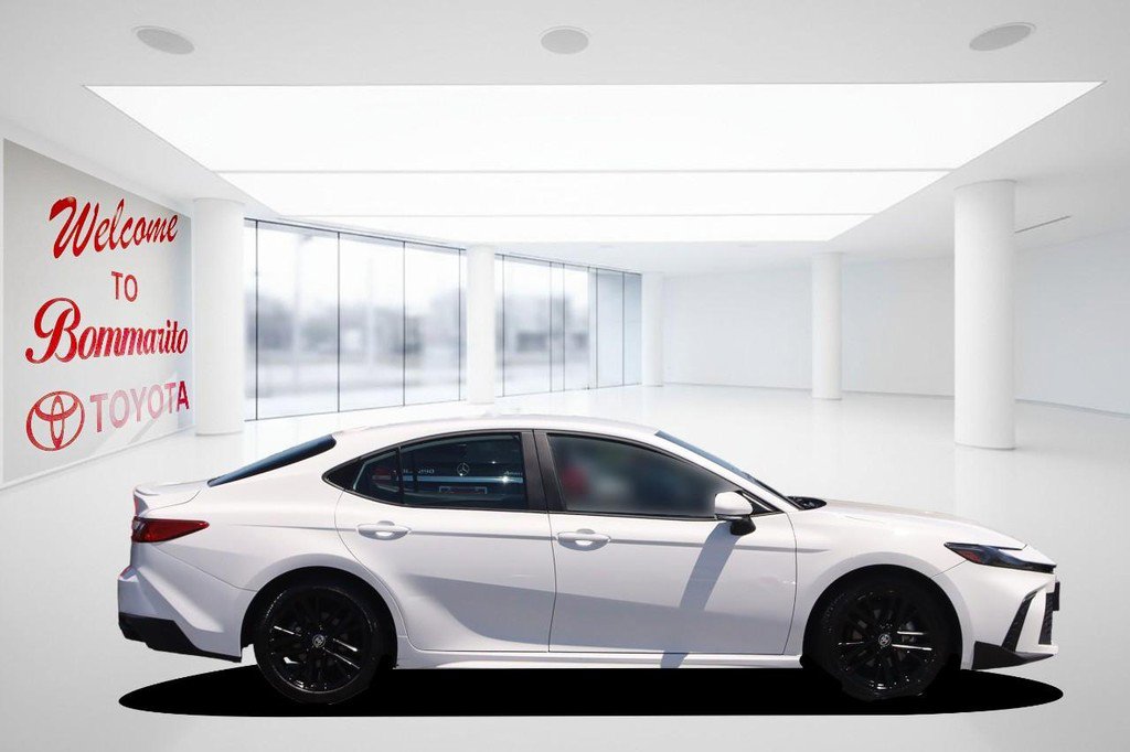 Used 2025 Toyota Camry SE FWD image 5