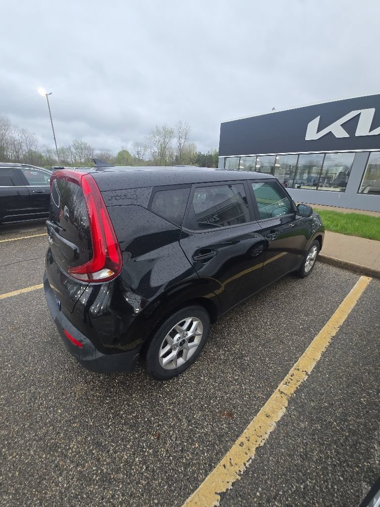 Used 2022 Kia Soul LX w/ Technology Package FWD image 5